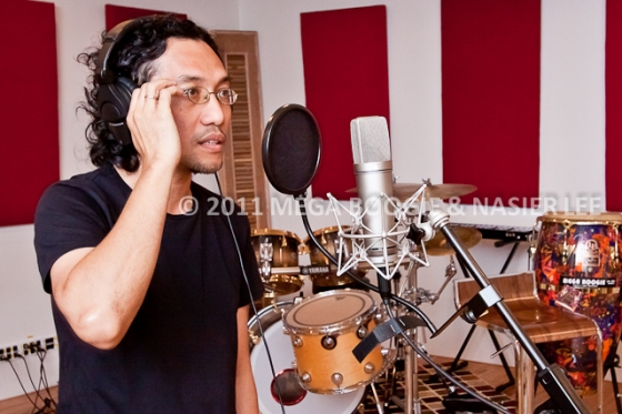 Pot Amir talking at Suara Mega, the recording studio of Mega Boogie, Kota Kinabalu, Sabah